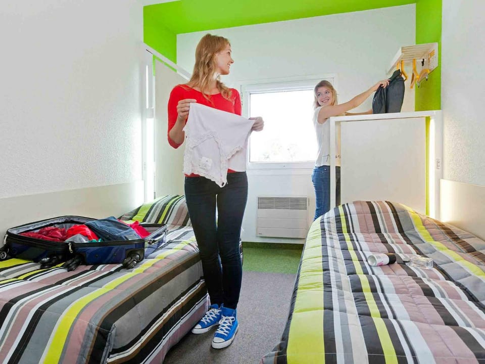 Bed, TV and multimedia, Photo of the whole room