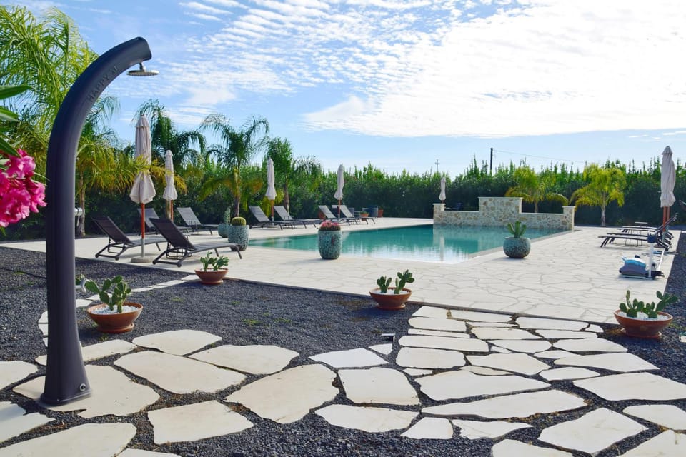 Shower, Garden, View (from property/room), Garden view, Pool view, Swimming pool, sunbed