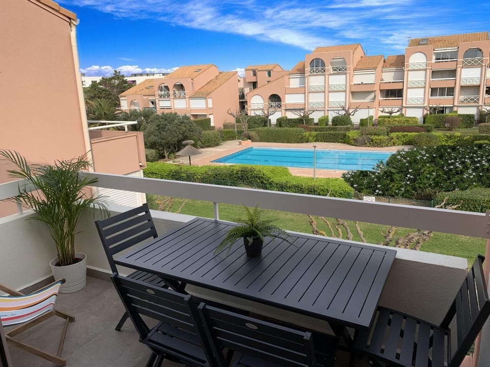 Patio, View (from property/room), View (from property/room), Balcony/Terrace, Garden view, Garden view, Landmark view, Landmark view, Pool view, Pool view, Swimming pool, Sunrise, Inner courtyard view