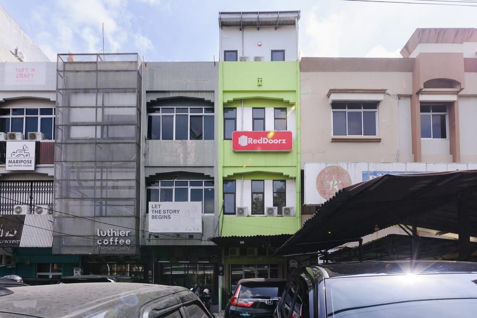Facade/entrance