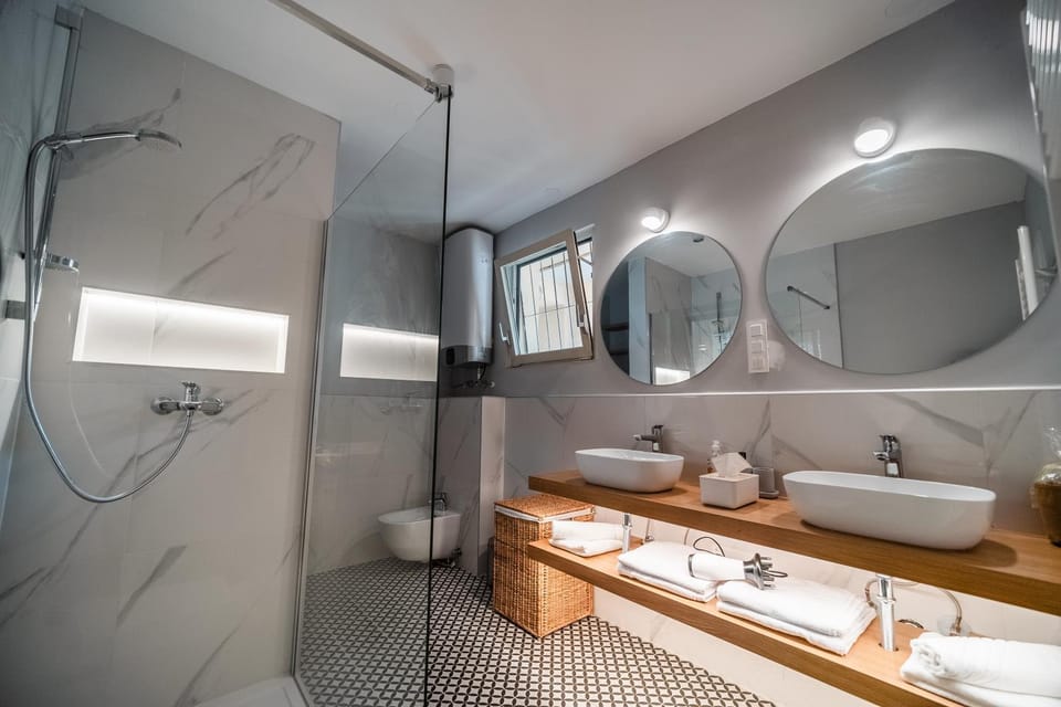 Shower, Toilet, Bathroom, bidet, heating, towels