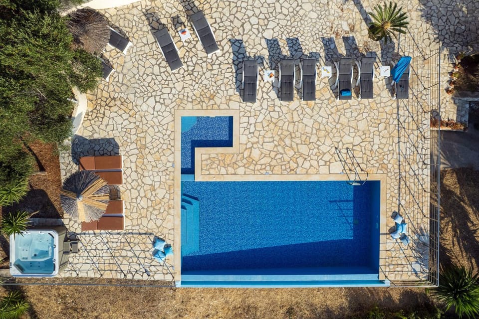Day, Pool view, Swimming pool, sunbed