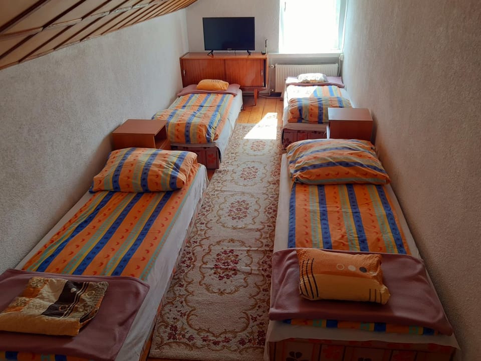 Pensjonat Osemka Bed and Breakfast in Lower Silesian Voivodeship