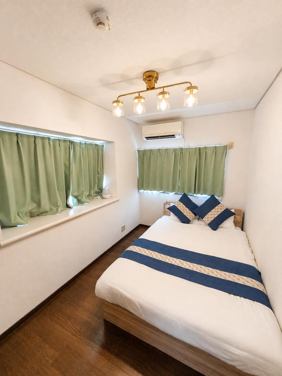 Bed, Bedroom, air conditioner