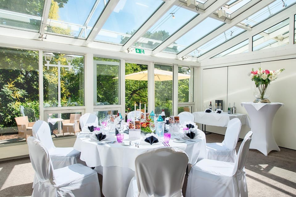 Restaurant/places to eat, Banquet/Function facilities