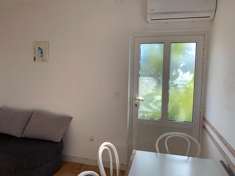 Facade/entrance, Living room, Seating area, Dining area, air conditioner