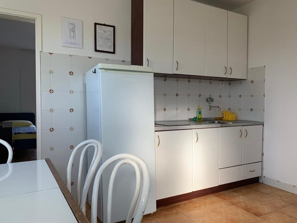 Kitchen or kitchenette, Seating area, Bedroom, kitchen