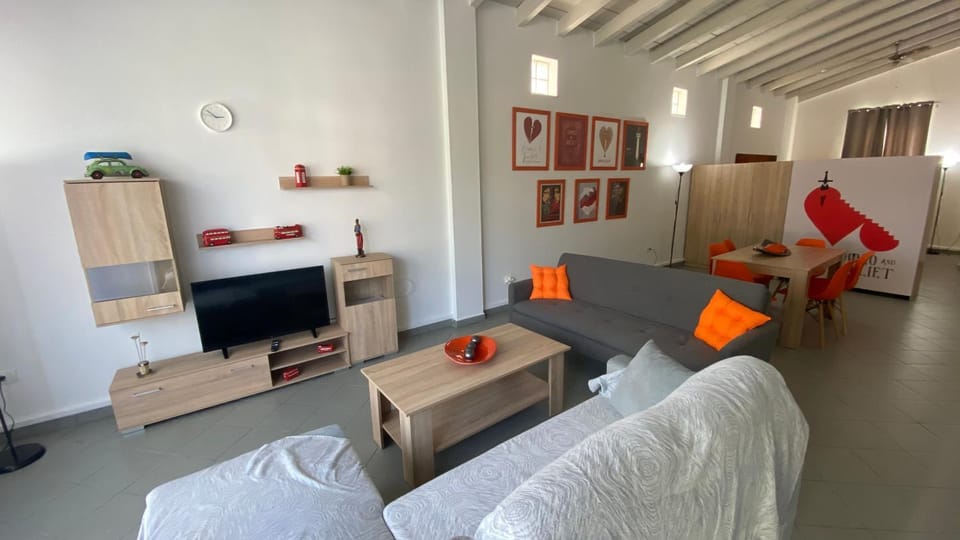 TV and multimedia, Living room, Seating area