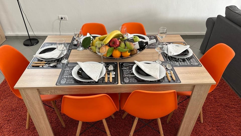 Food and drinks, Dining area, Food