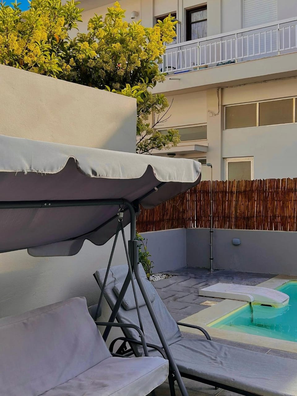 Swimming pool, sunbed, Internal: Not applicable to any particular room