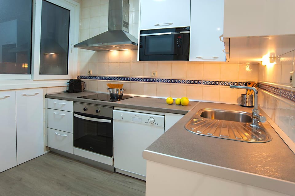Kitchen or kitchenette, dishwasher, oven, stove