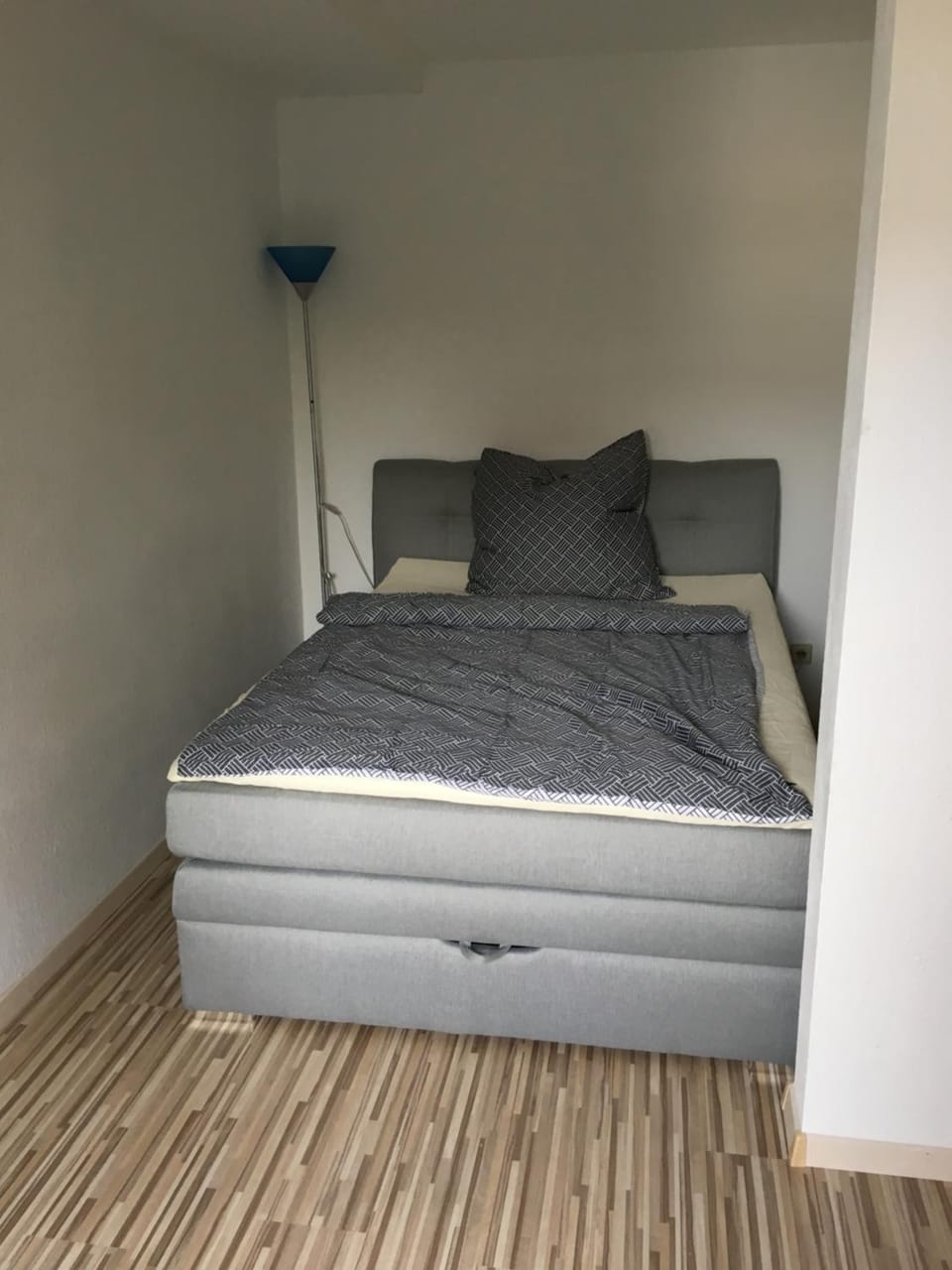 Sindel Living Luxurious 1 Bed room Business Apt near Daimler Apartment in Böblingen