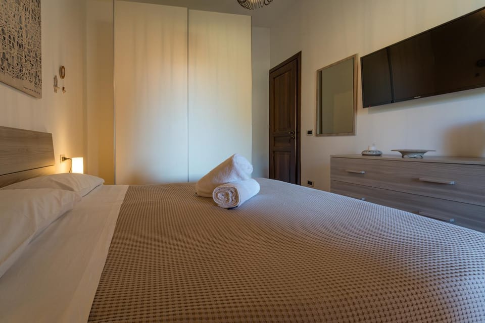 TV and multimedia, Bedroom, wardrobe