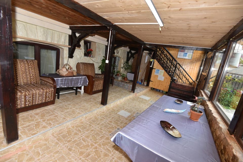 CASA TUDOR Bed and Breakfast in Prahova, Romania