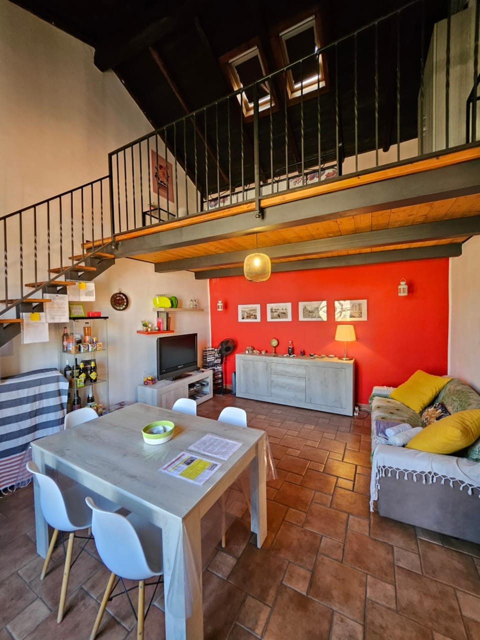Living room, Photo of the whole room, Dining area