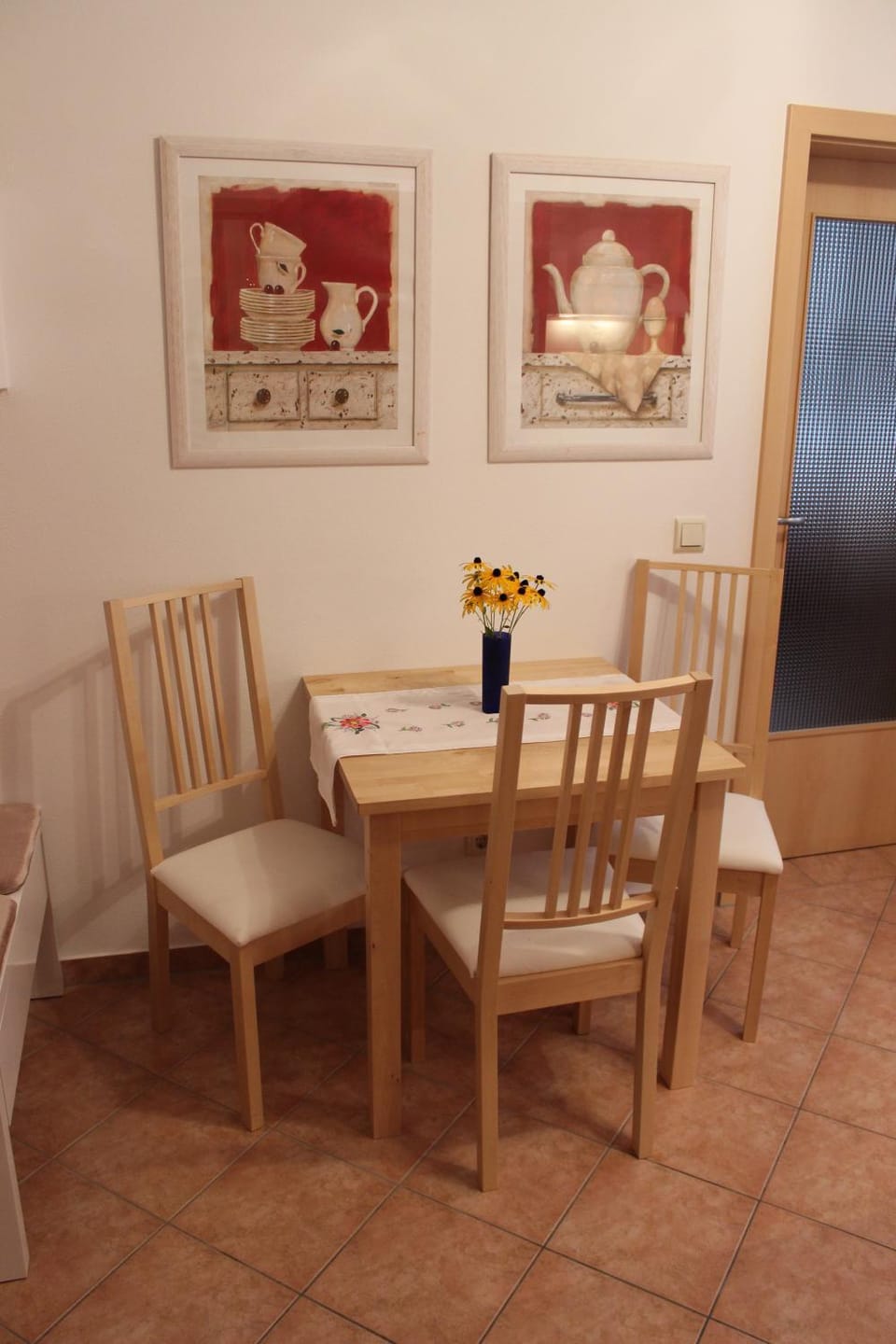 Dining area, kitchen