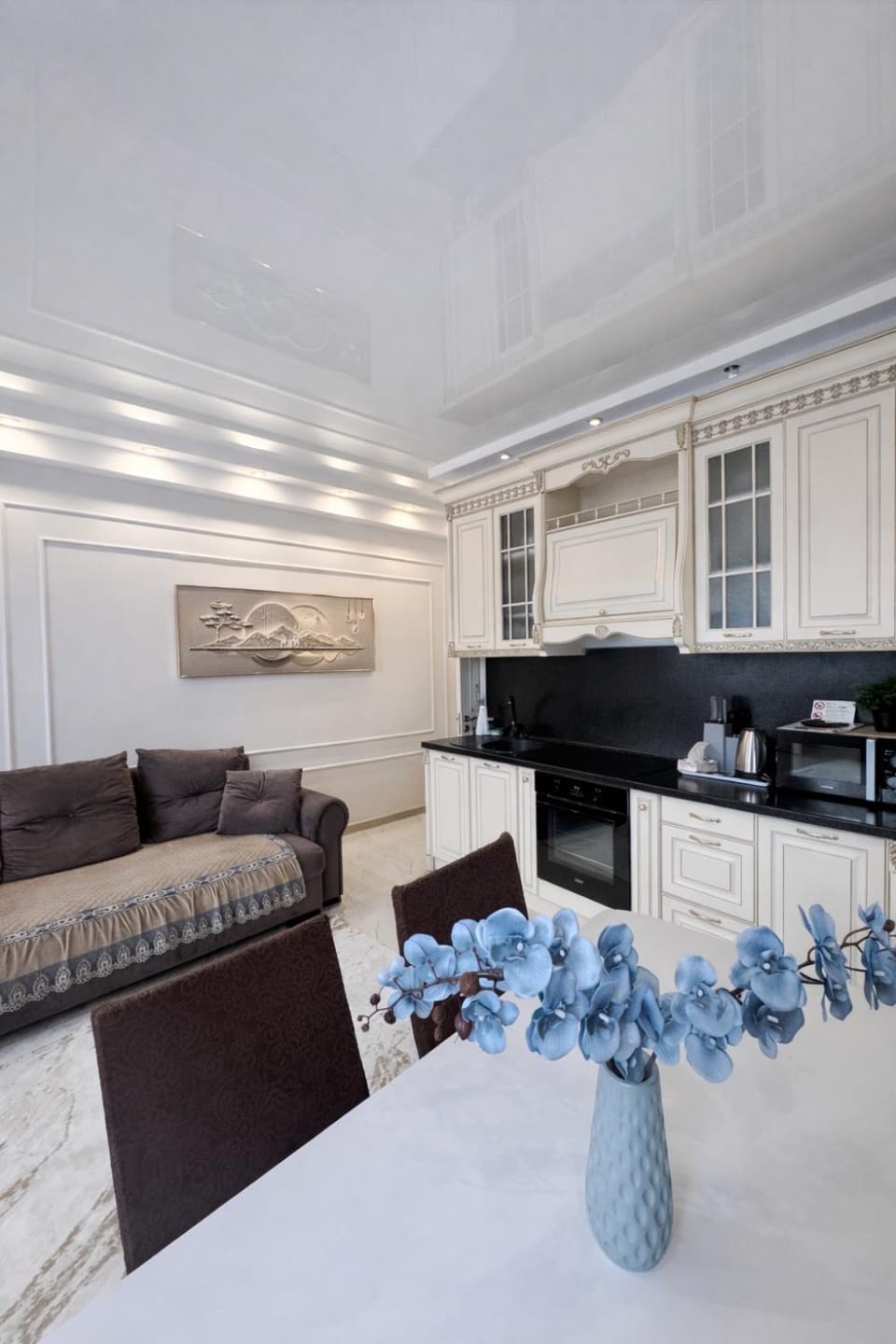 Living room, Dining area