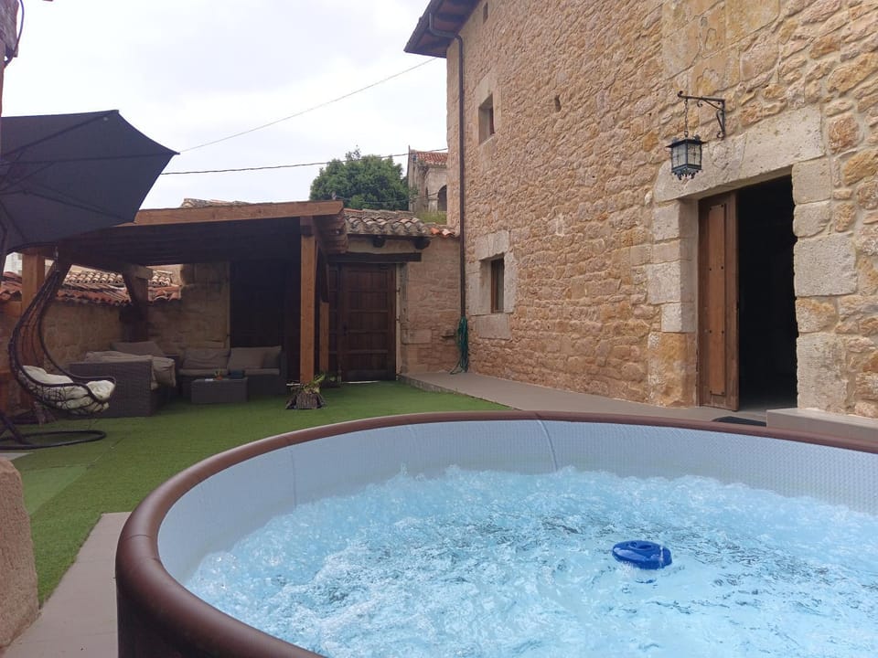 Hot Tub, Swimming pool