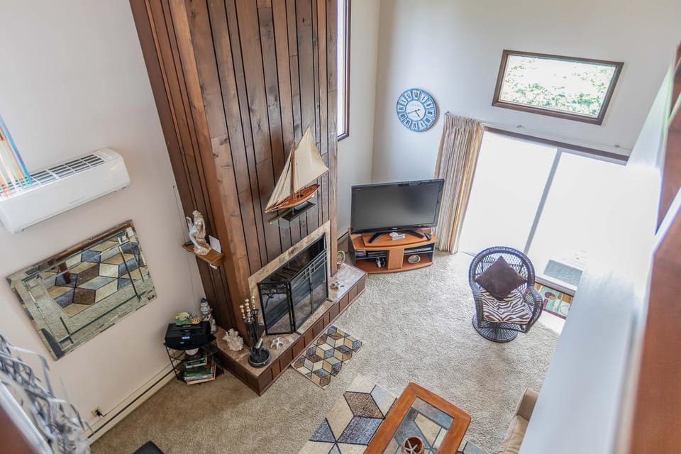 Communal lounge/ TV room, TV and multimedia, Living room, Seating area, Evening entertainment, flat iron