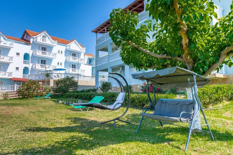 Day, Natural landscape, Garden, sunbed