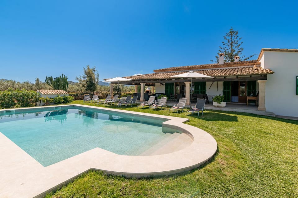 Property building, Patio, Day, Garden, Garden view, Pool view, Swimming pool, sunbed