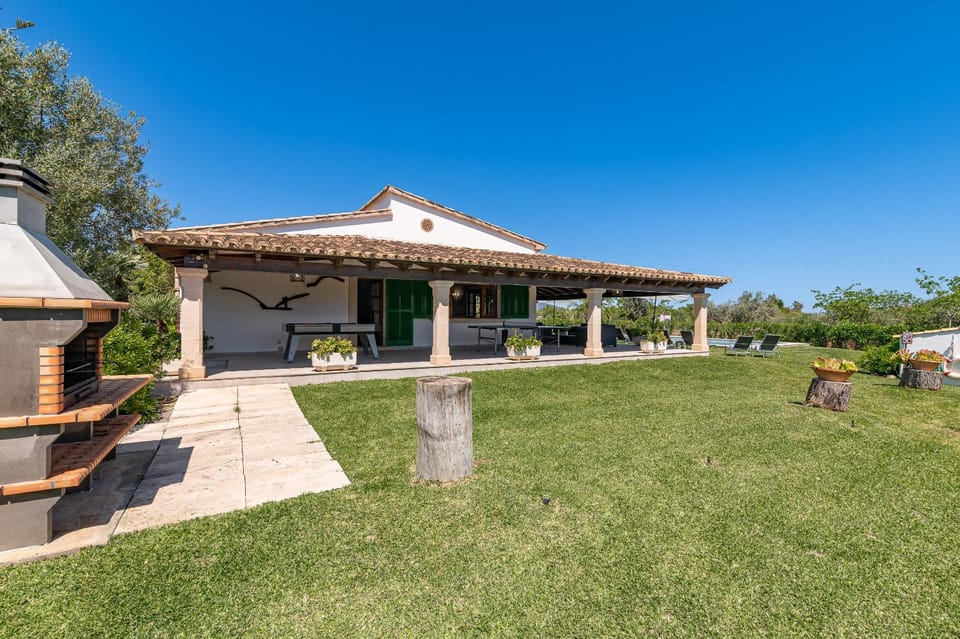 Property building, Patio, Day, Garden, Garden view