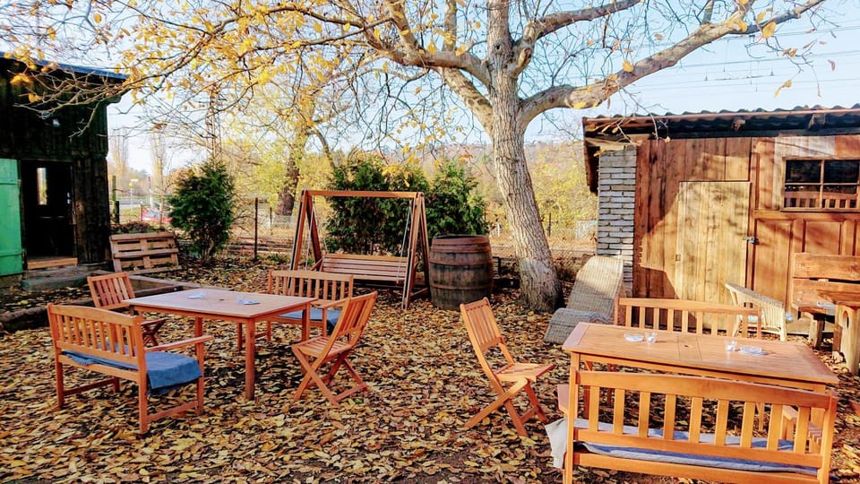 Restaurant/places to eat, Garden