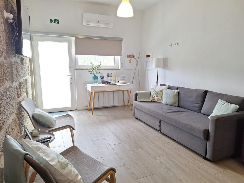 Living room, Seating area, air conditioner