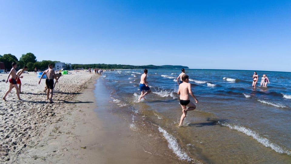 Nearby landmark, Off site, People, Natural landscape, Summer, Beach, Location