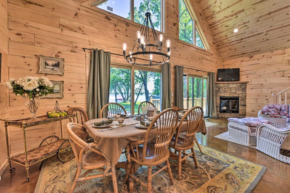 Spacious Pearl Lake Retreat w/ Yard & Private Dock House in Minnesota