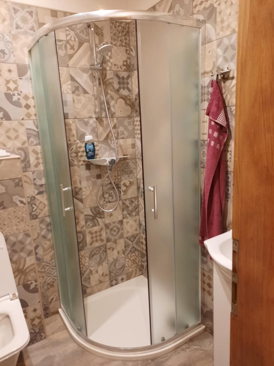 Shower, Toilet, towels
