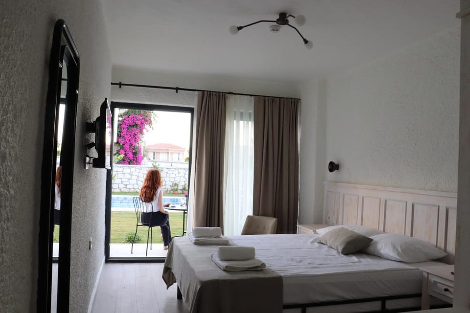 Nearby landmark, Photo of the whole room