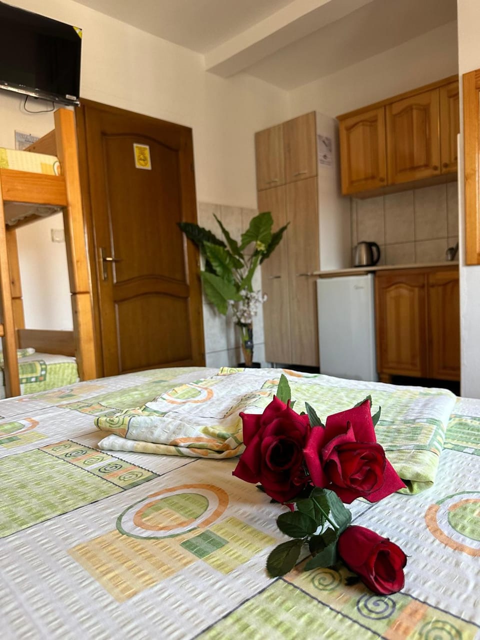 Bed, Kitchen or kitchenette, Photo of the whole room, Bedroom, wardrobe