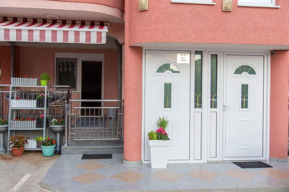 Property building, Facade/entrance, Day, View (from property/room), Balcony/Terrace