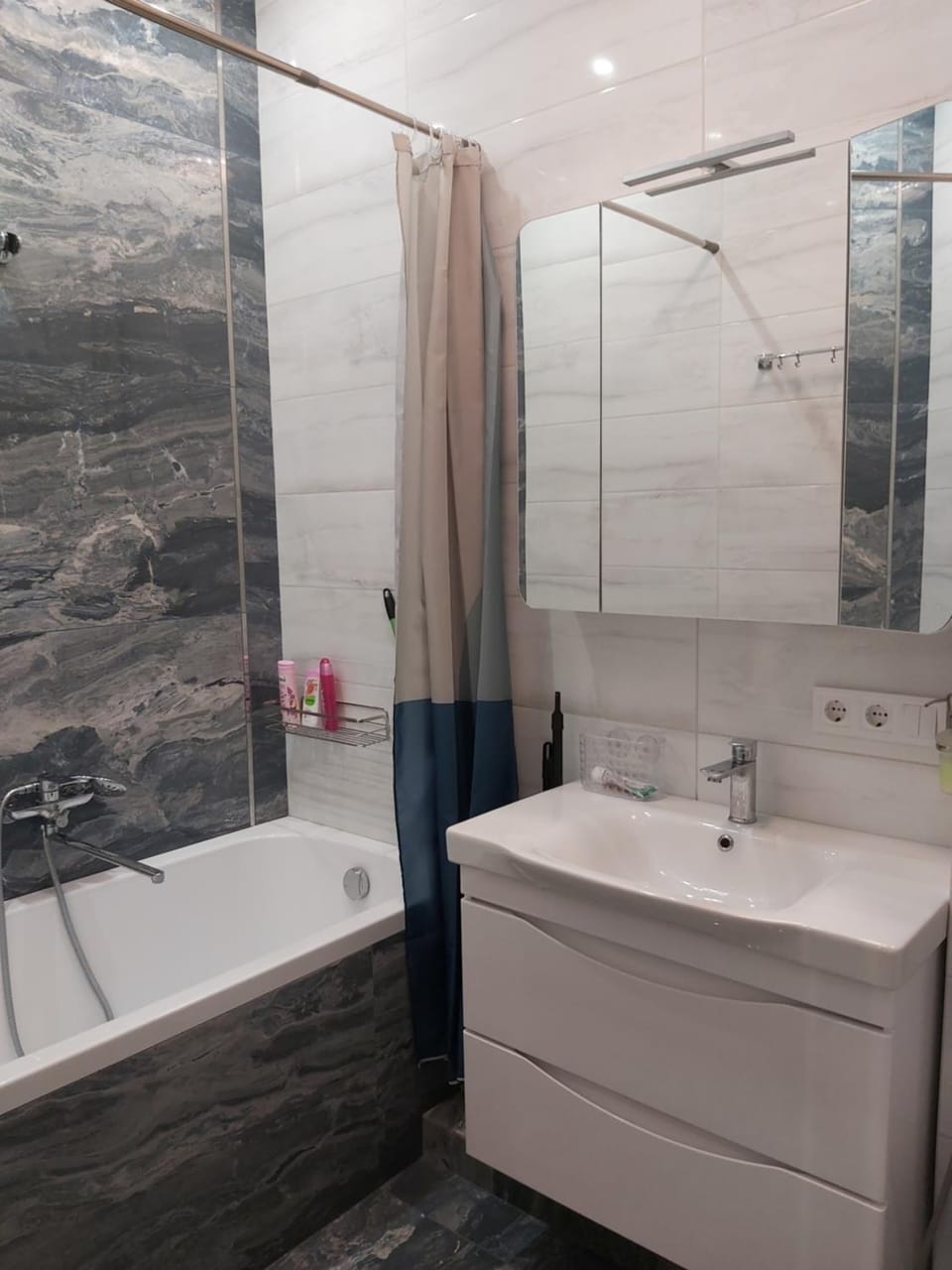 Bathroom, Bath, towels