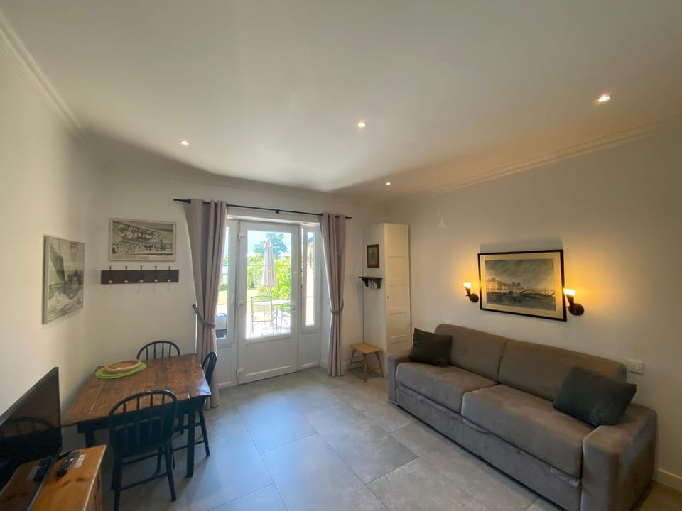 Maison du Lac le Studio Apartment in Talloires
