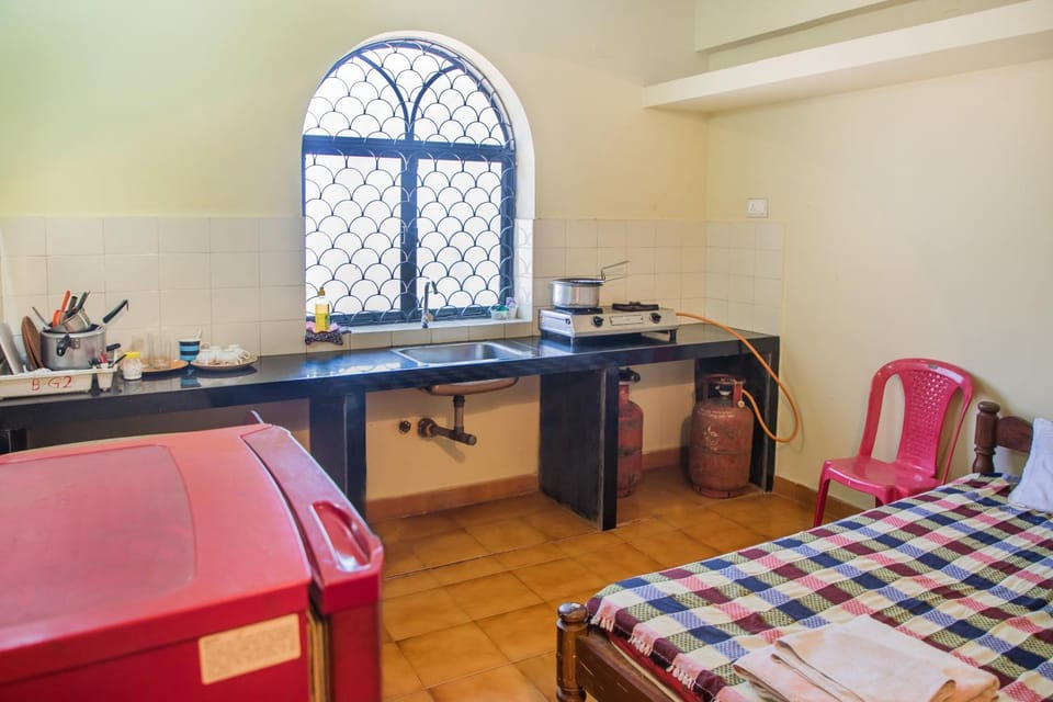 Kitchen or kitchenette, Seating area, Dining area