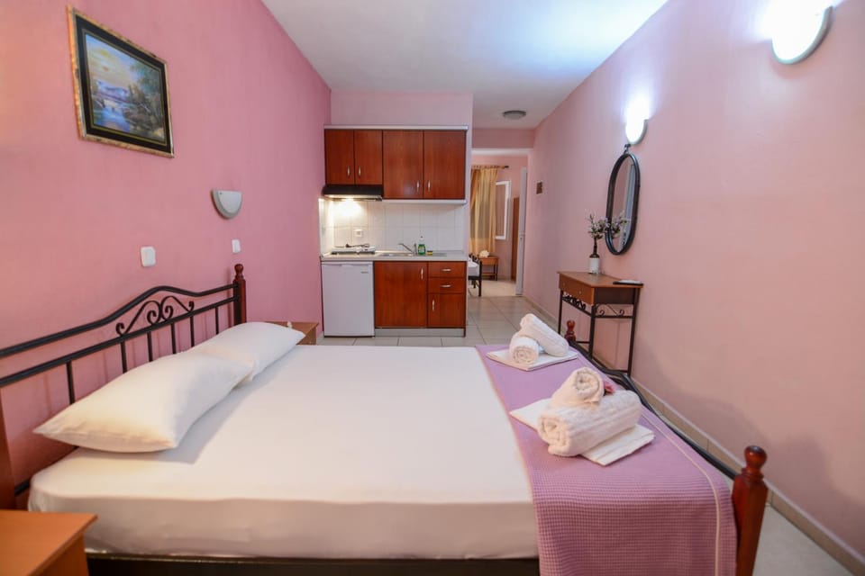 Bed, Photo of the whole room, Bedroom, kitchen