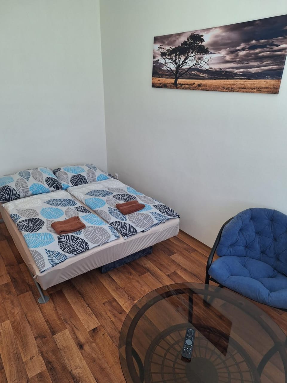 Bed, Living room, Seating area, Bedroom