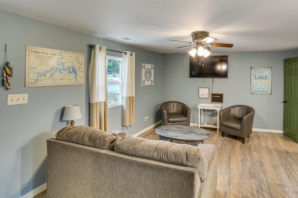 Boating Basecamp! Apt 3 Mi to Table Rock Lake Apartment in Arkansas