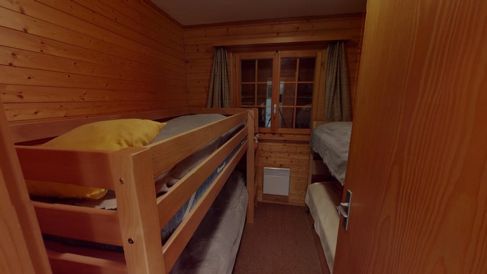 Bedroom, bunk bed