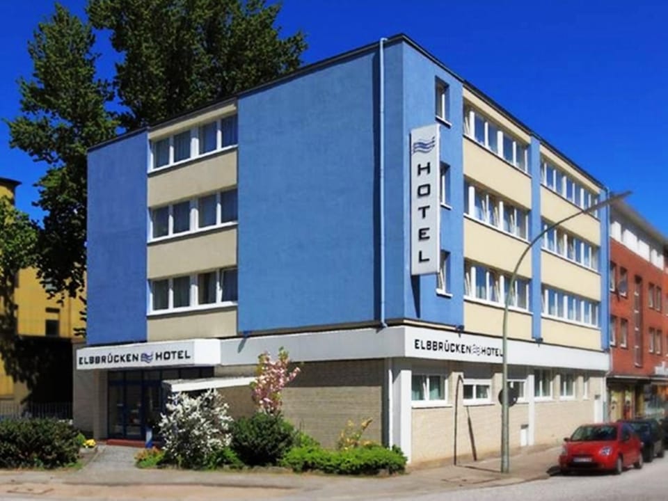 Property building, Facade/entrance, Day