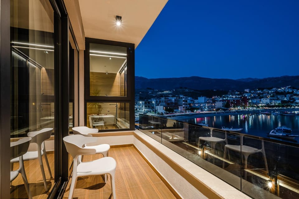 Balcony/Terrace, City view, Sea view, Sea view, Street view
