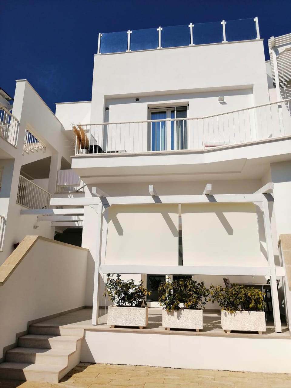 Property building, Patio, Balcony/Terrace