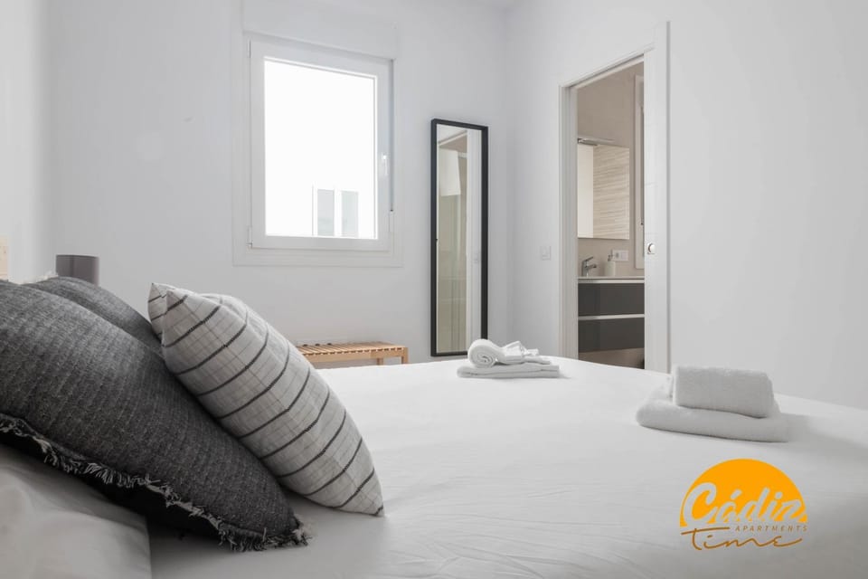 Bed, Bathroom, Photo of the whole room, Bedroom, towels