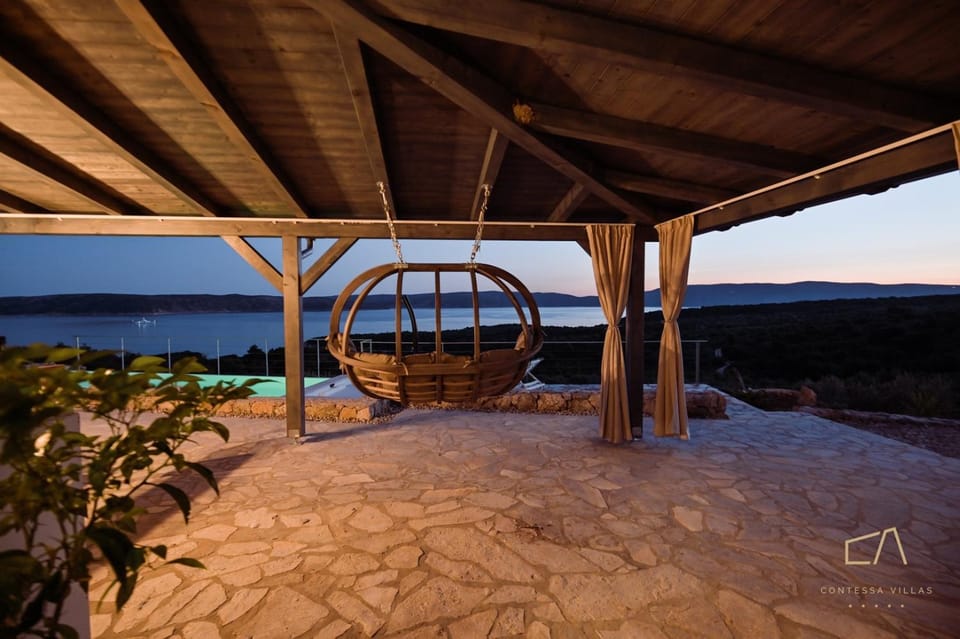 Balcony/Terrace, Swimming pool