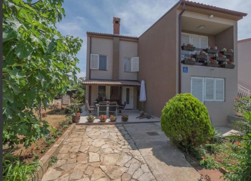 Apartman Andja sea and garden view Apartment in Fažana