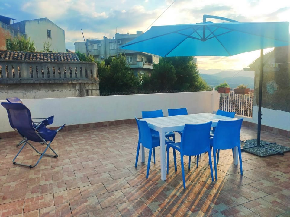 Property building, Patio, Day, Natural landscape, View (from property/room), Balcony/Terrace, Dining area, Mountain view