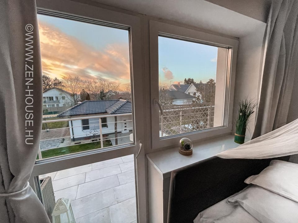 Bed, Day, View (from property/room), Balcony/Terrace, Photo of the whole room, Bedroom