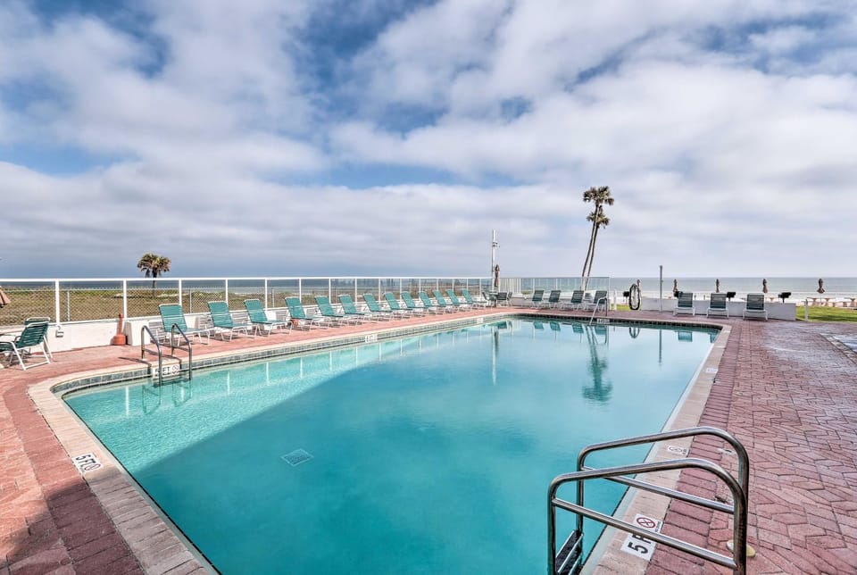 Waterfront Daytona Beach Studio w/ Pool Access! House in Florida